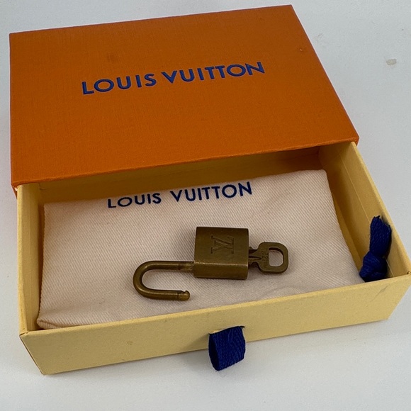 Louis Vuitton Lock and Key #321 with Box and Dust Cover - Picture 4 of 4